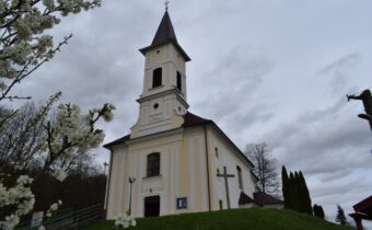 Kostol zoslania Svätého Ducha v Uhrovci